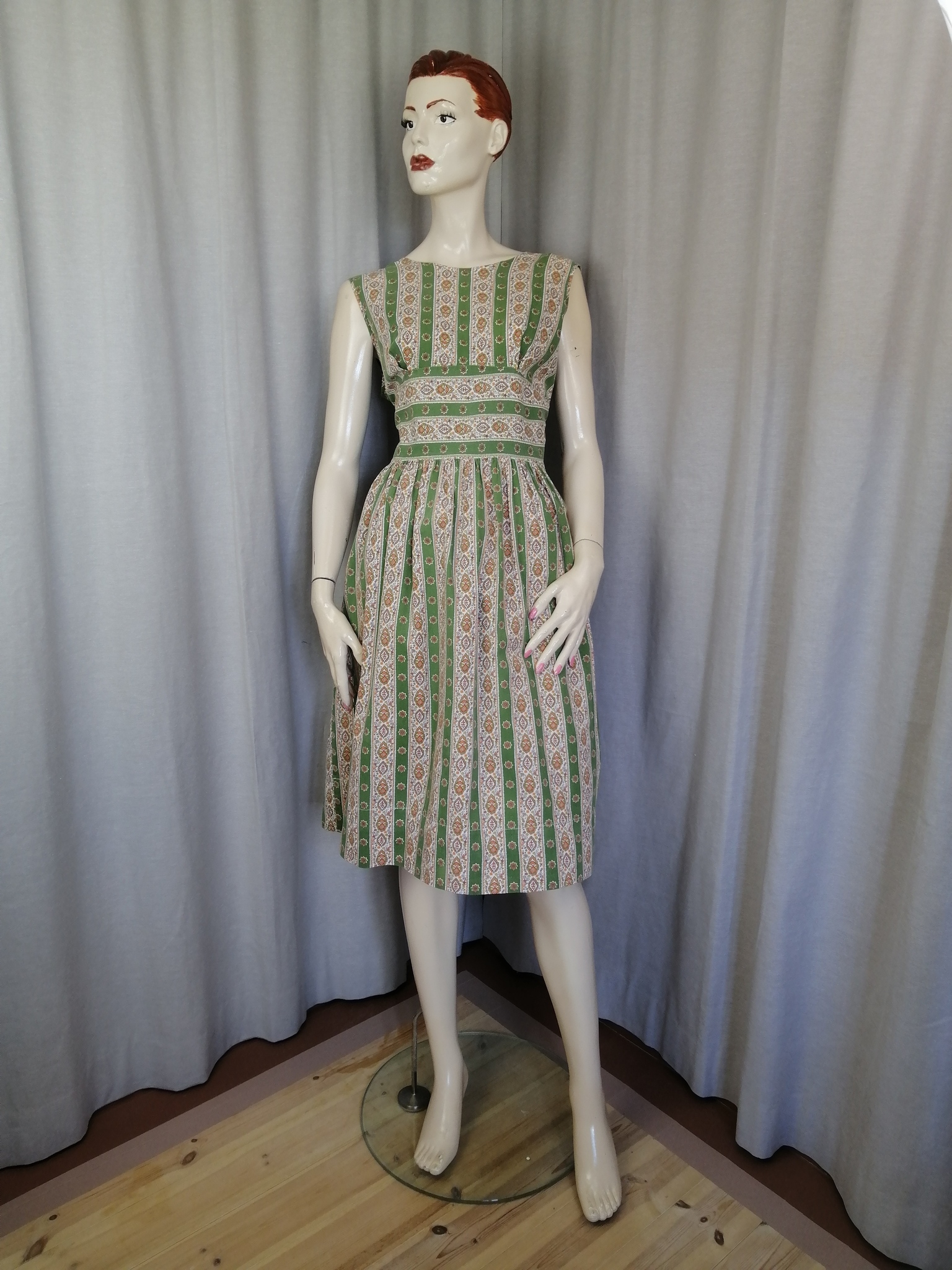 Vintage sommarklänning bomull knappar bak ärmlös vid kjol grön vit orange 60-tal