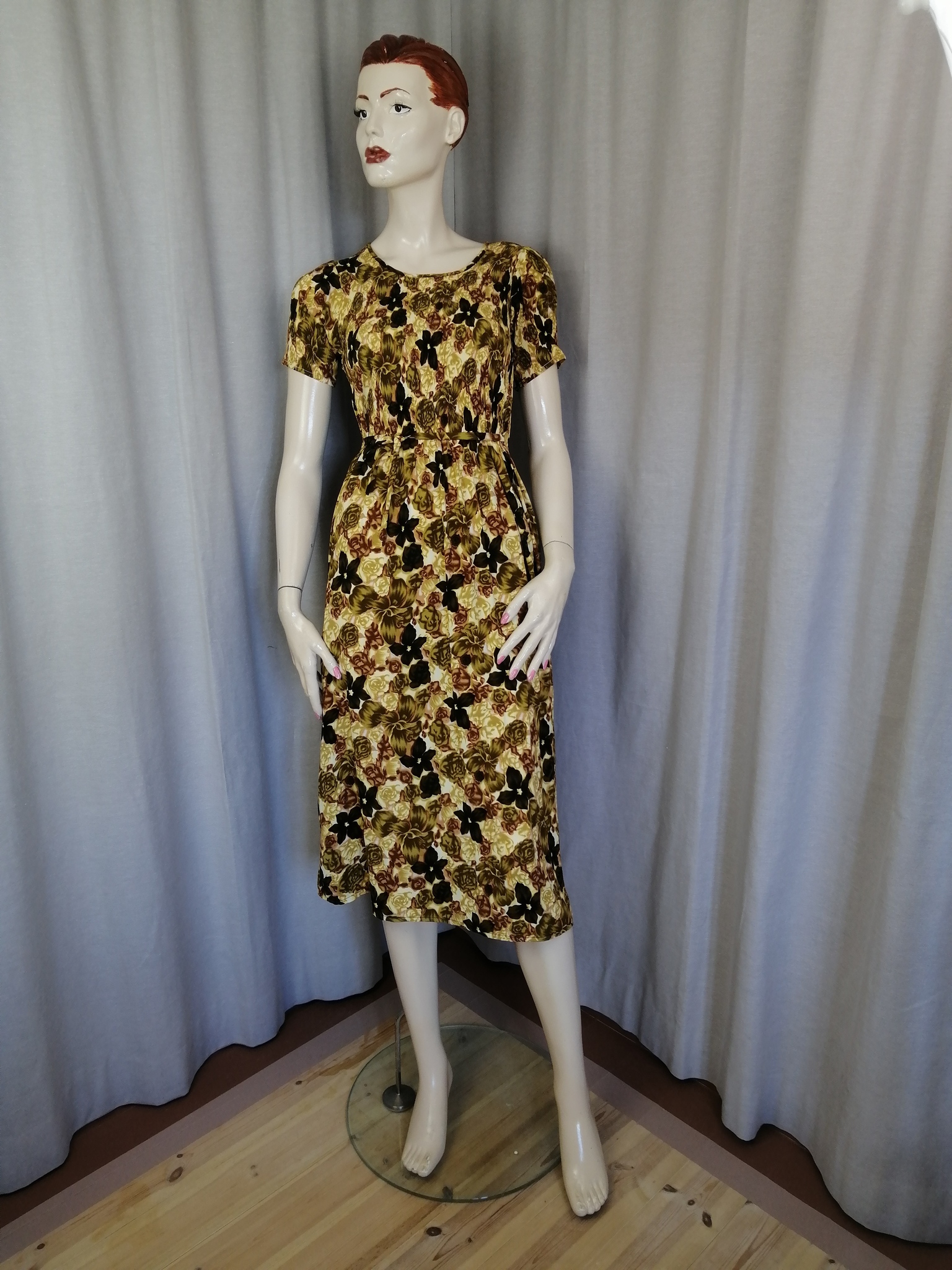 Vintage Hawaii-mönstrad längre klänning gul-brun brun smock upptill 60-tal 70-tal