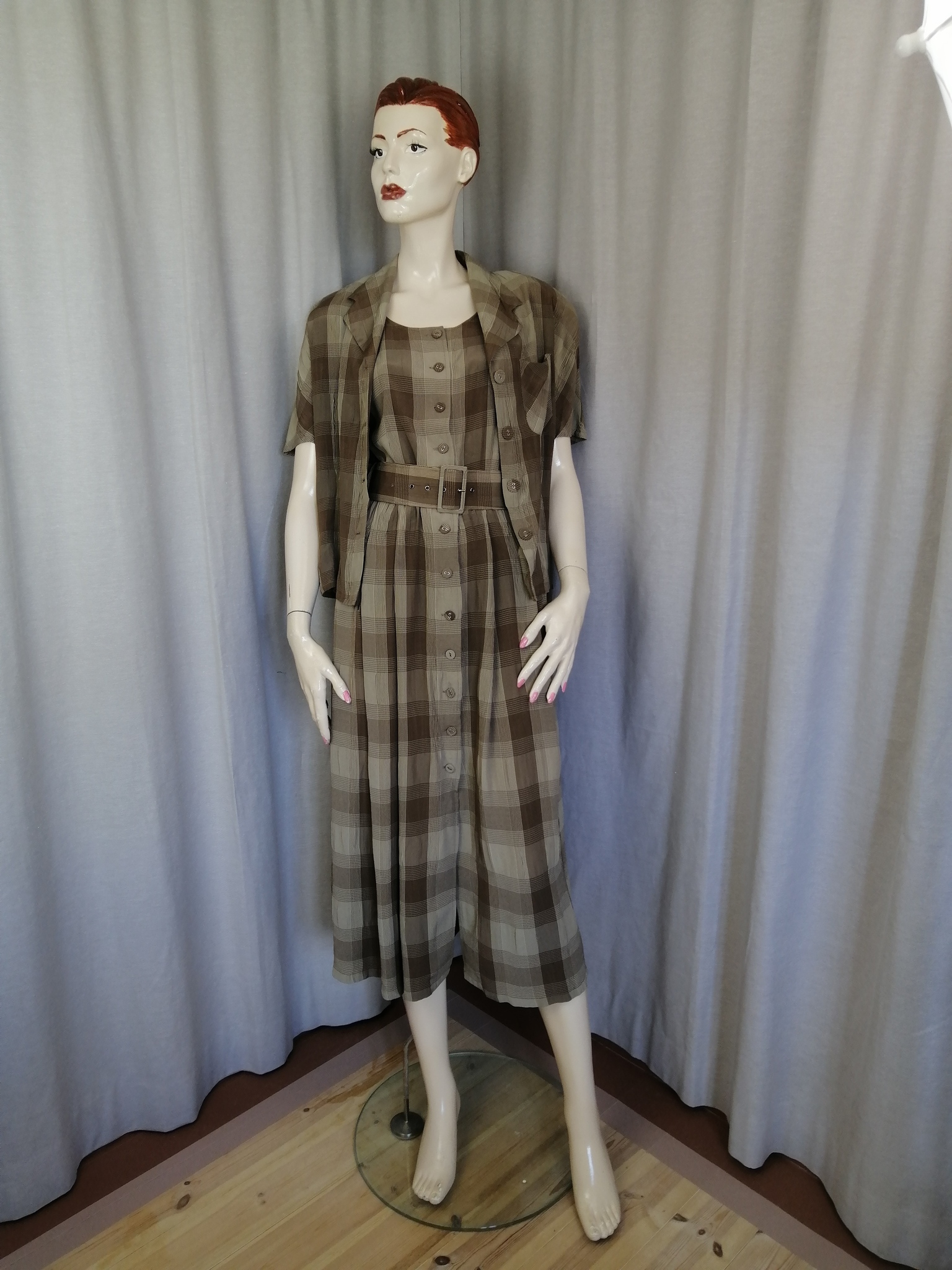 Vintage ärmlös längre klänning med jacka och skärp 80-tal brun beige-rutig