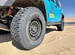 Comforser CF1100 A/T 235/65 R17 108H XL  OWL  M+S Alptopp