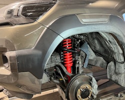 Pedders höjningssats EHD 150-300kg 40mm Toyota Hilux 2015+