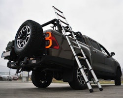 Steghållare + teleskopisk stege 2,6m till F4X4 Bed Rack Toyota Hilux Revo 2020+