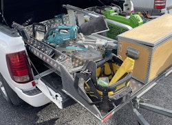 Lastsläde Almeco Dodge Ram 1500 med inbyggda sidofack