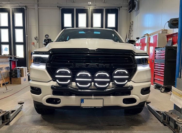 Q-light extraljusbåge Inkl. 4st OZZ 9" LED extraljus Dodge Ram 1500 2019+