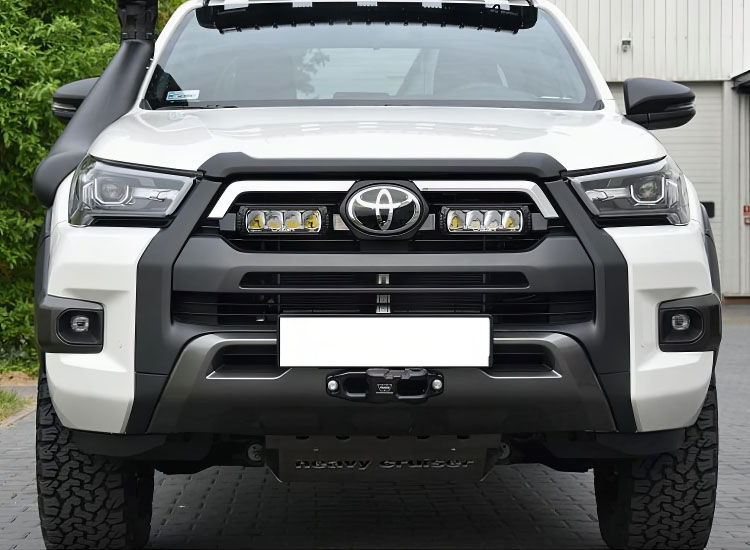 Underkörningsskydd motor/kylare/framdiff Toyota Hilux 2021+