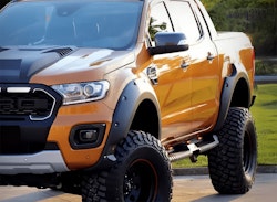 Skärmbreddare 45mm Ford Ranger 20-22 med parkeringssensorer