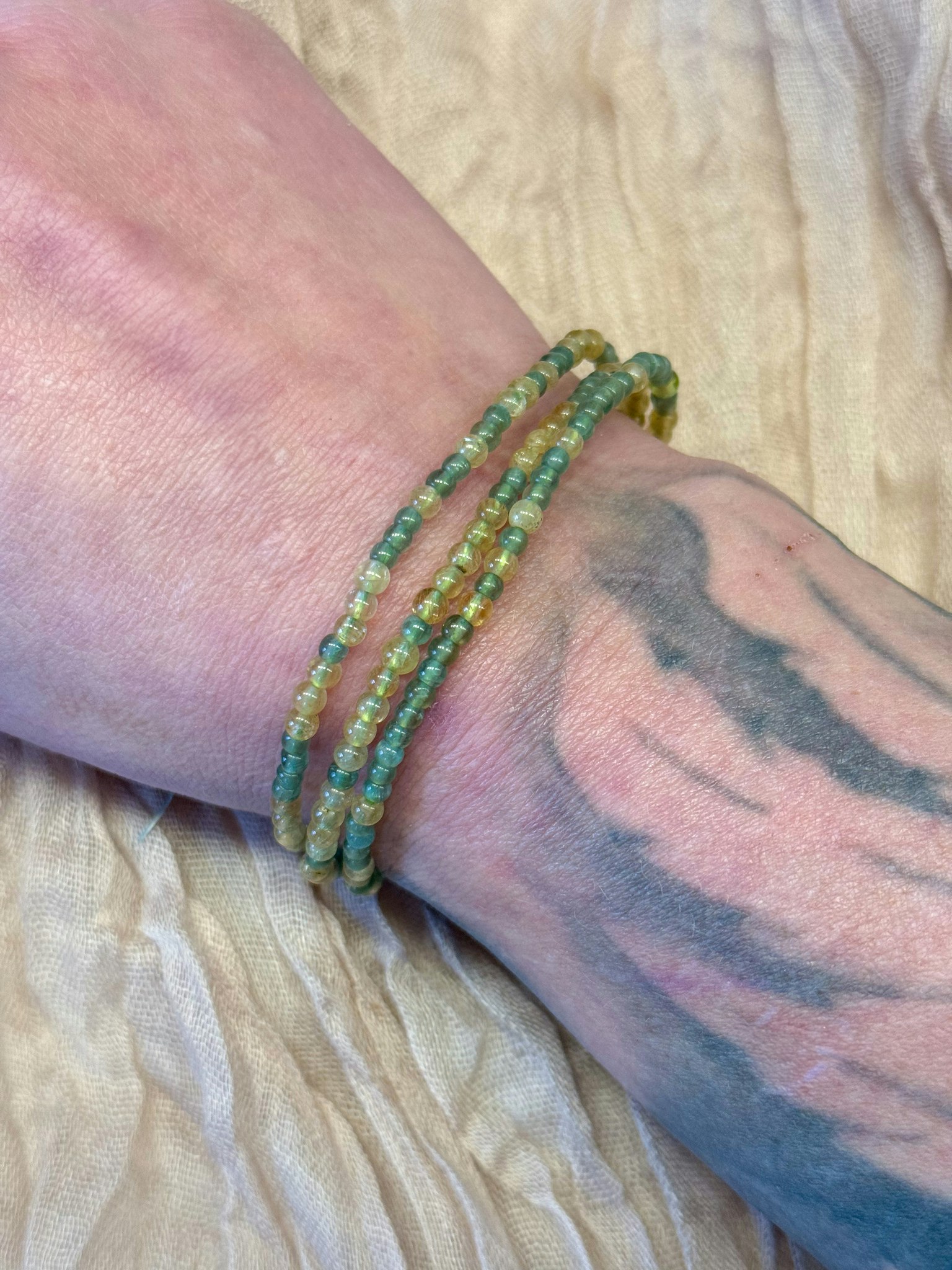 Gulgrön kunzit armband/halsband