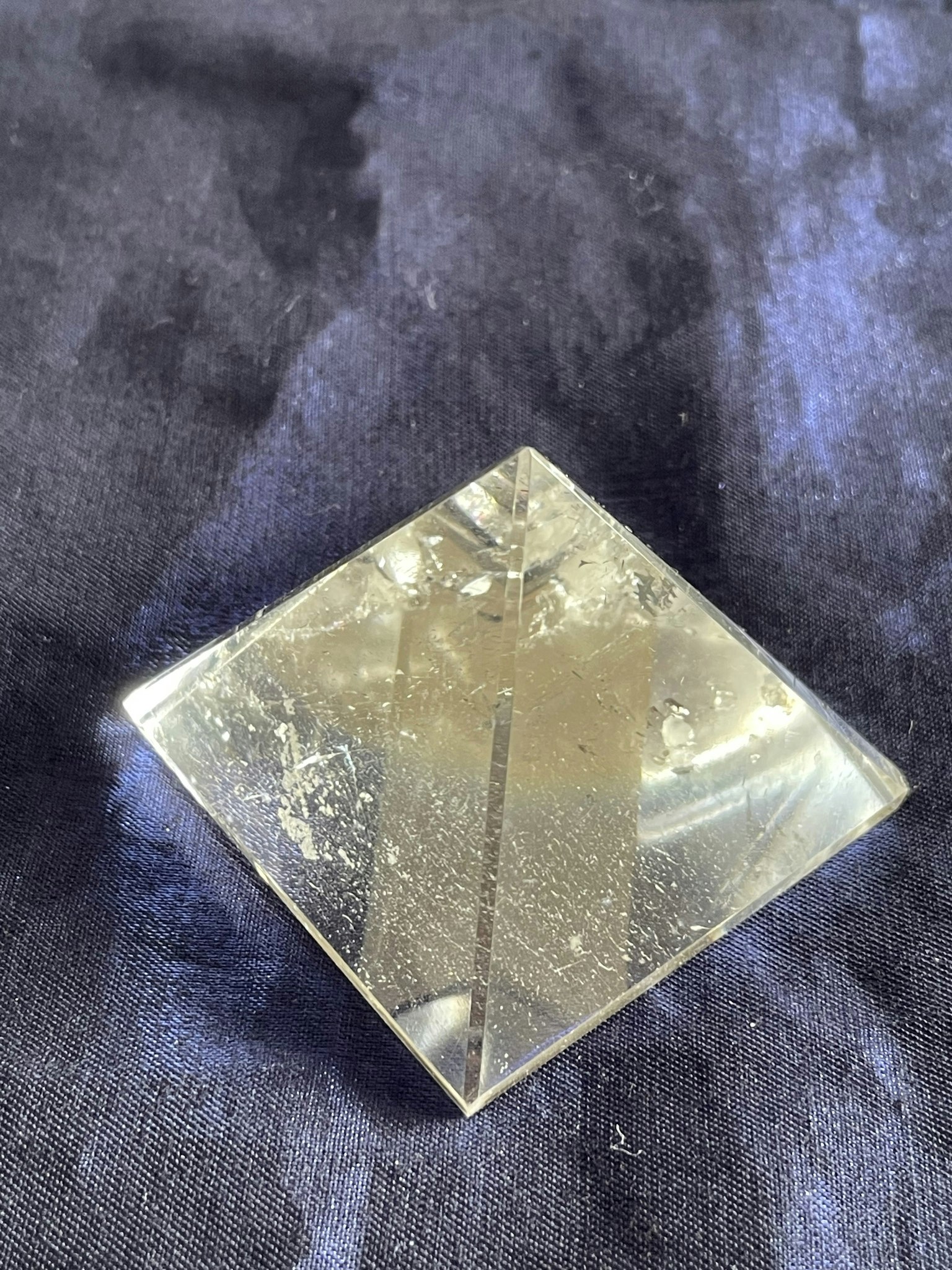 Pyramid i Bergkristall (i butiken) 4,5*4,5 cm