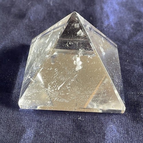 Pyramid i Bergkristall 4,5*4,5 cm (BKpy7) (84g)