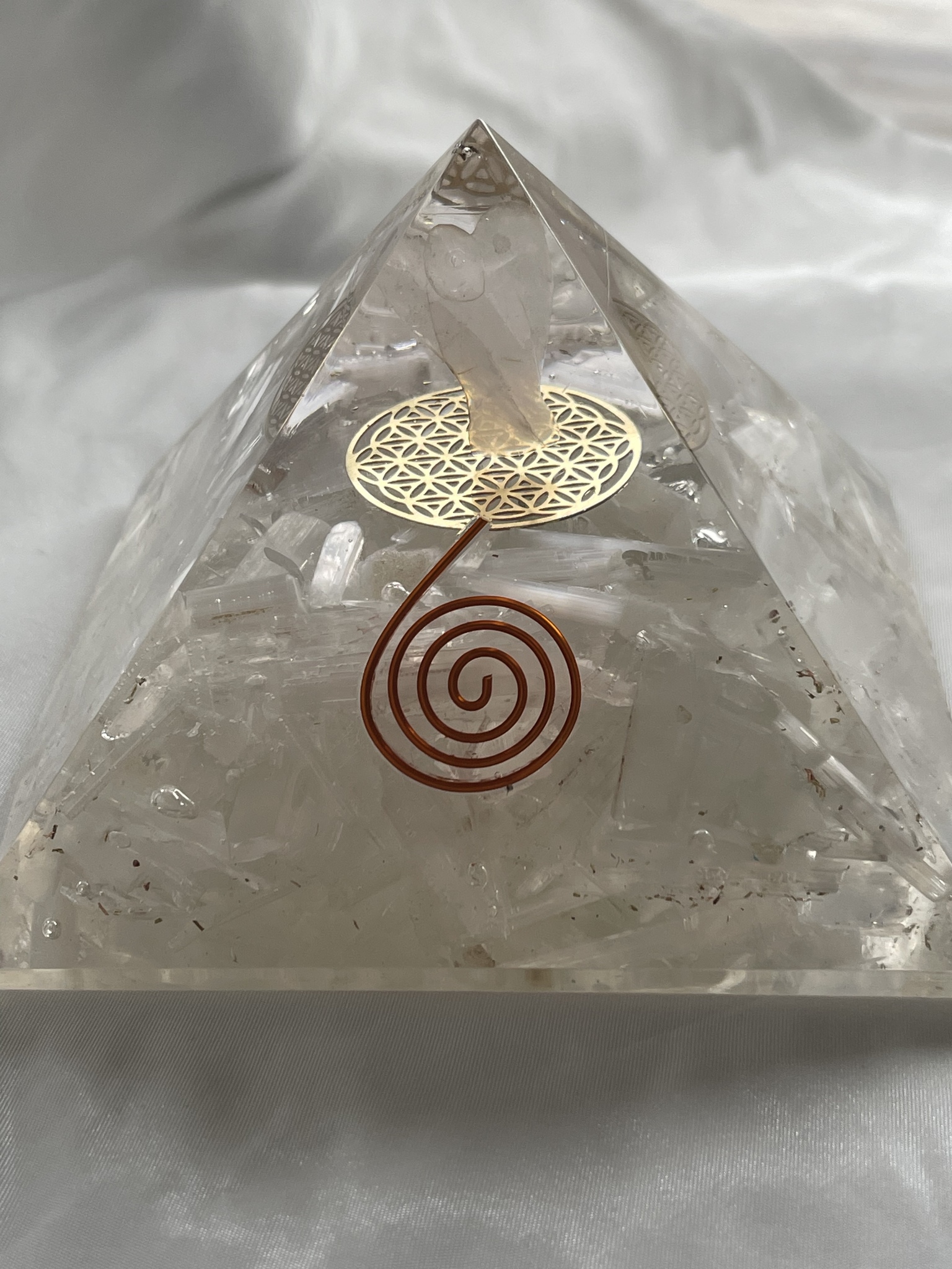 Orgonitpyramid Selenit  (större) 340g
