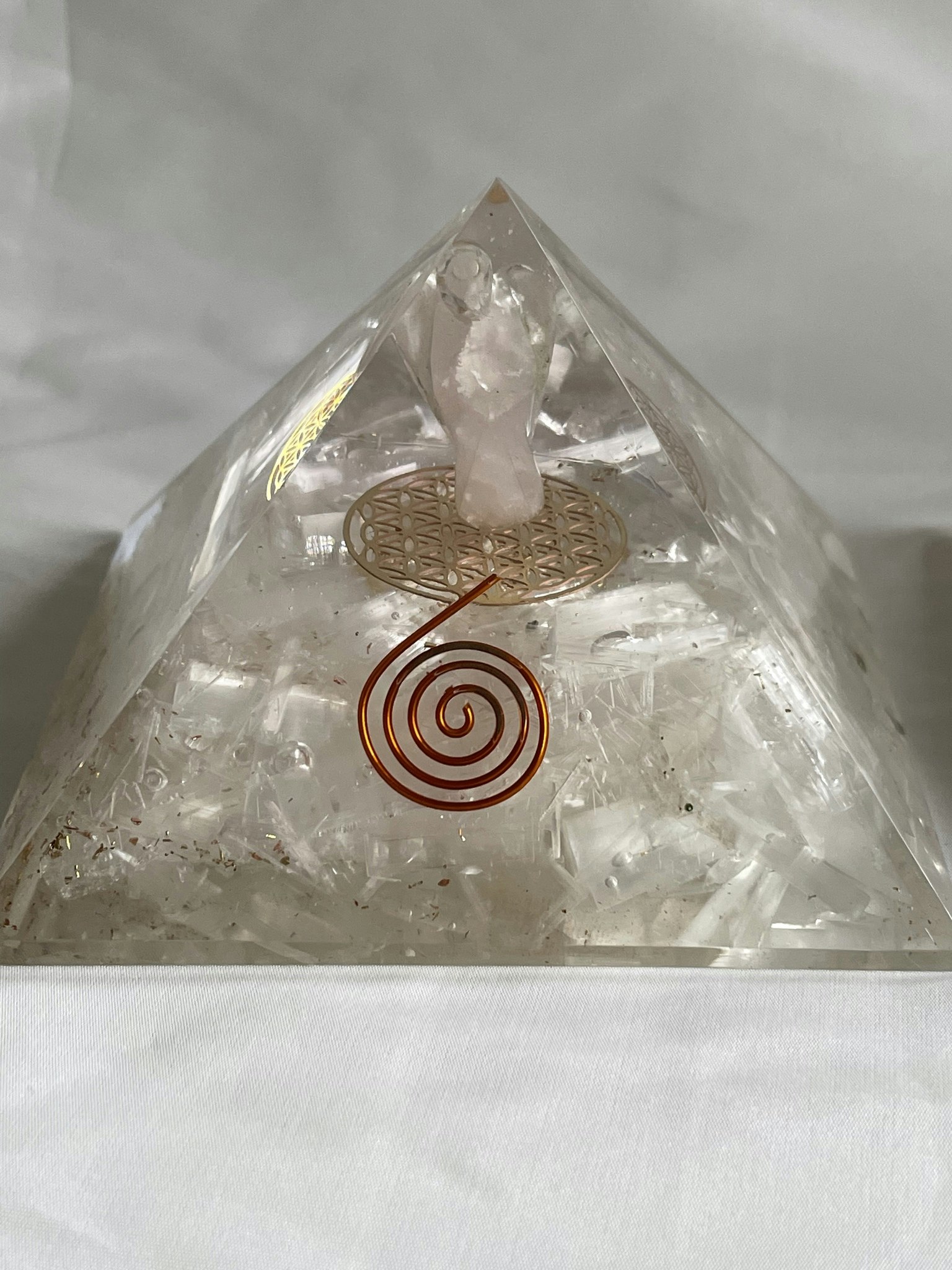 Orgonitpyramid Selenit  (större) 340g