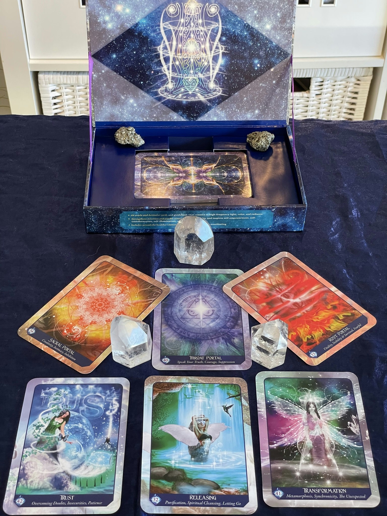 Magical Dimension Oracle Cards and Activators (engelsk)