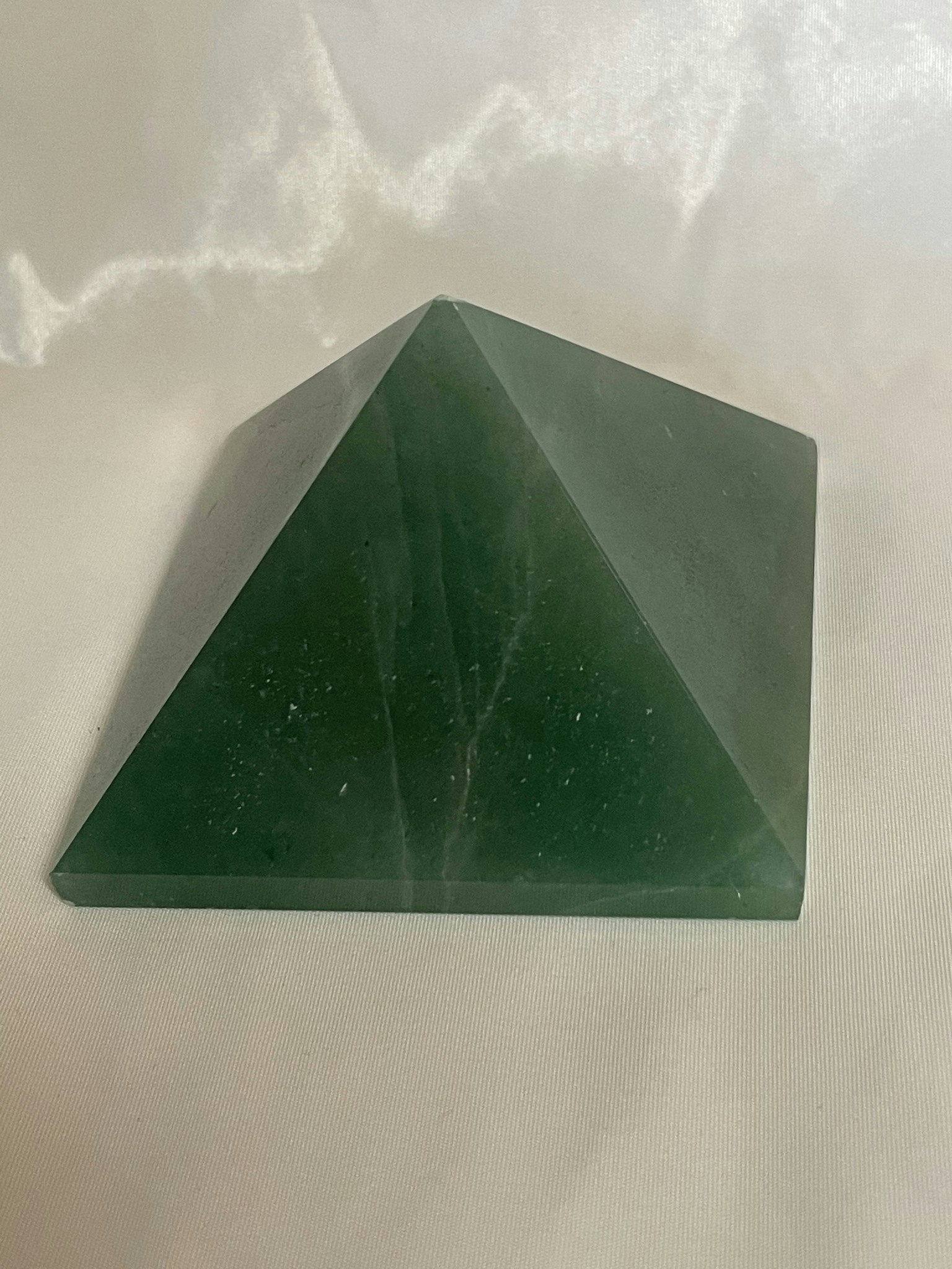 Pyramid i Grön Aventurin 6*6 cm (180g)