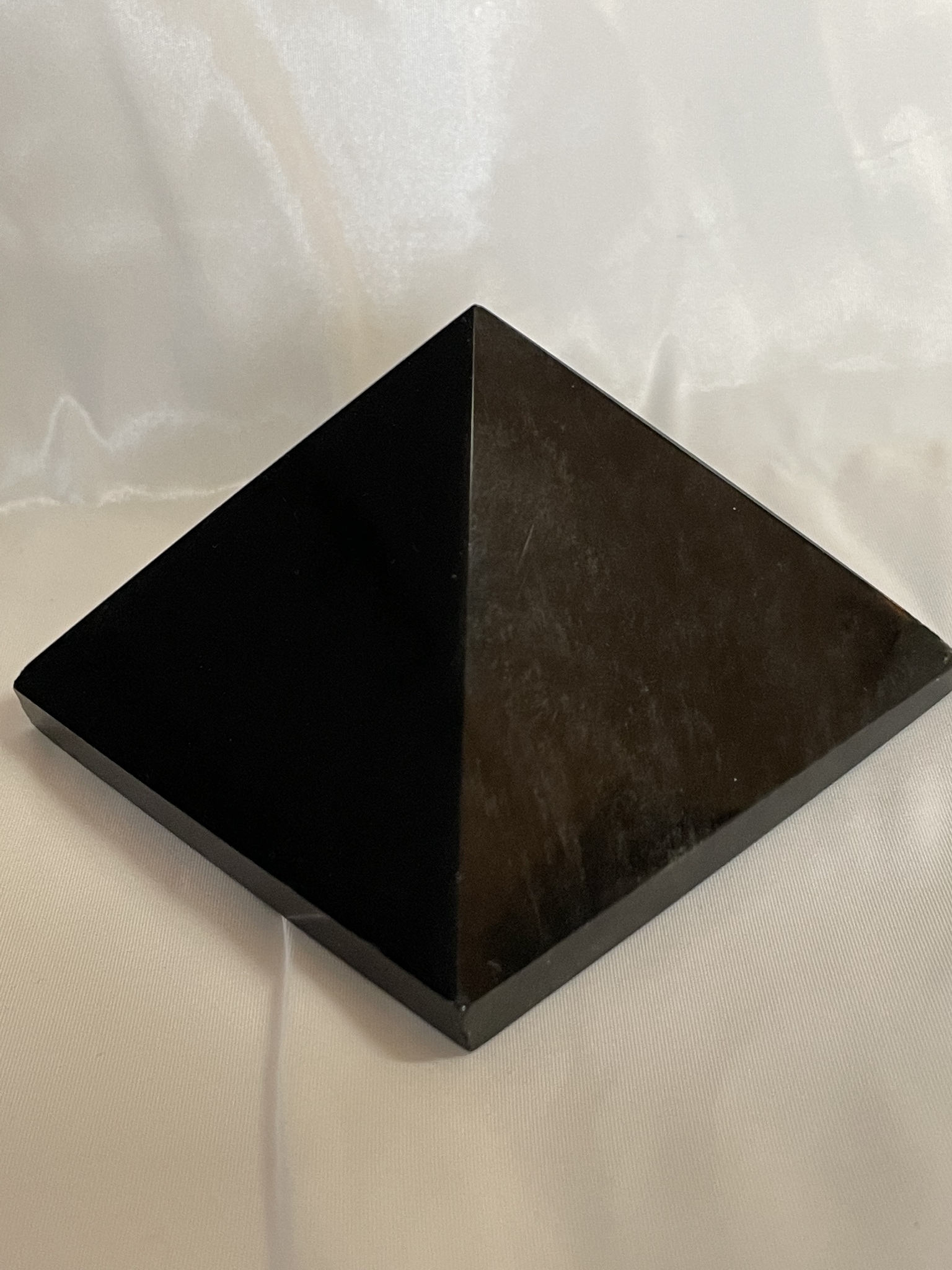 Pyramid i Svart Obsidian 7,2*7,2cm (280g)