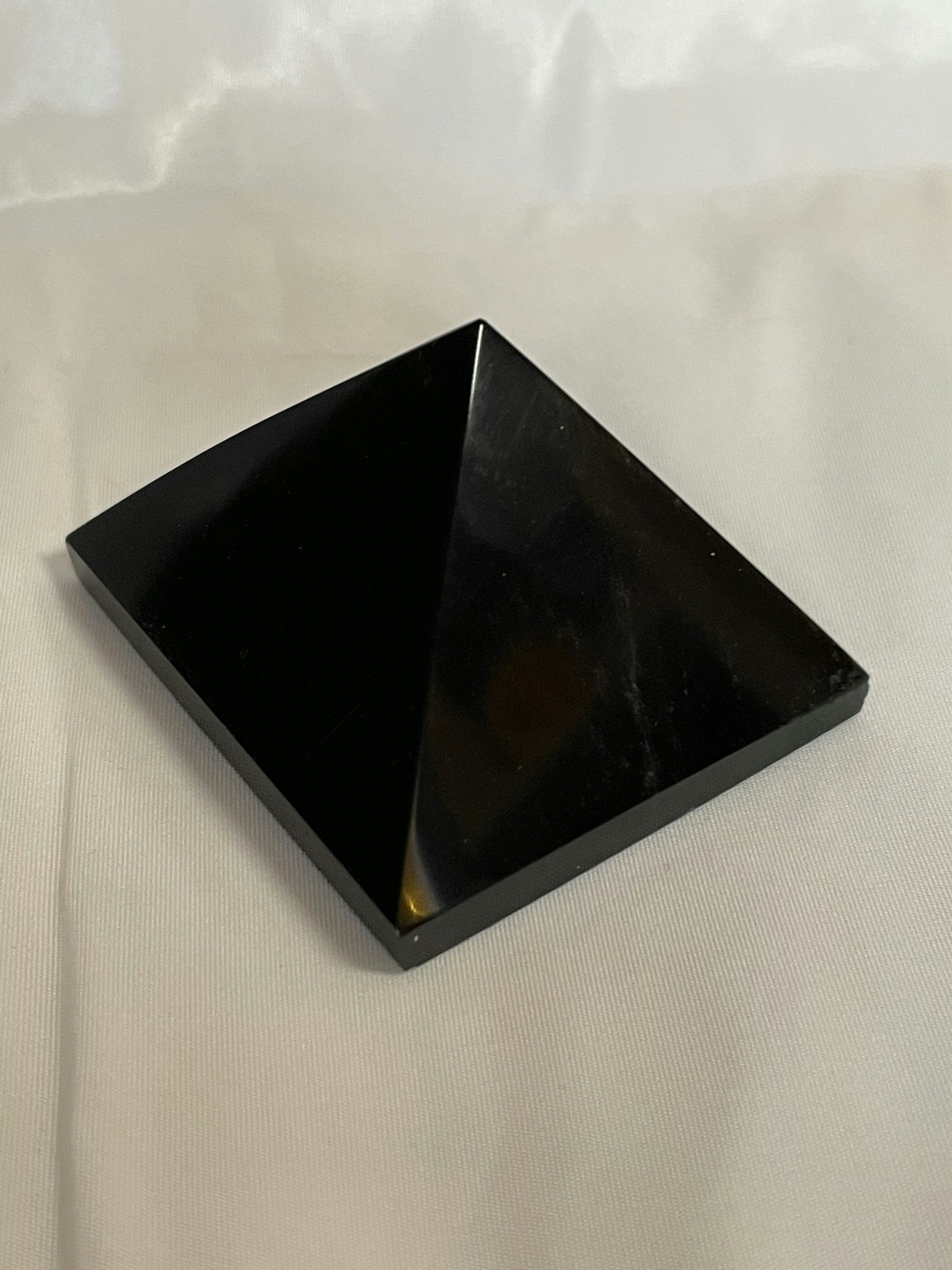 Pyramid i Svart Obsidian 4,5*4cm (62g)