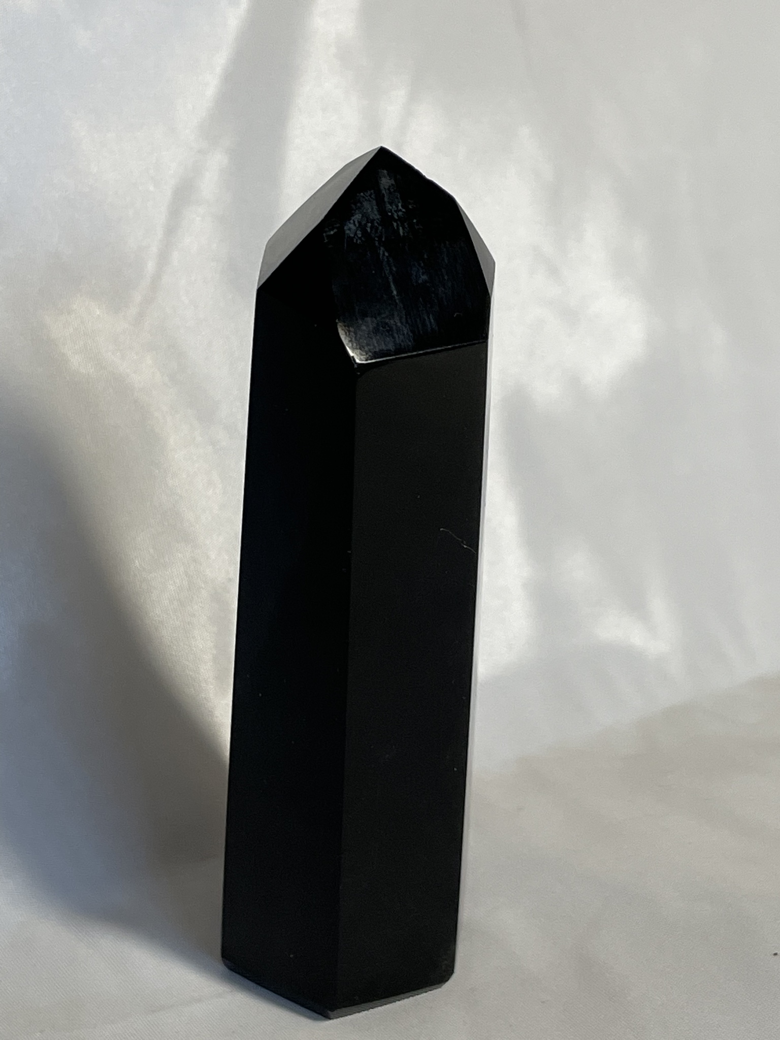 Torn i Svart Obsidian 9cm hög
