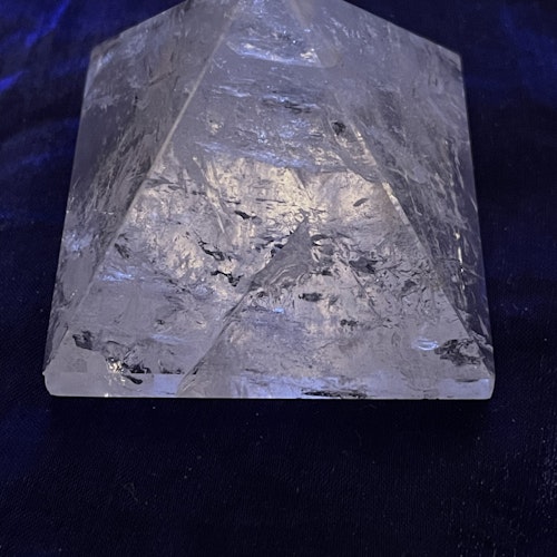 Pyramid i Bergskristall 5,5*5,5cm (BKpy9) (152g)