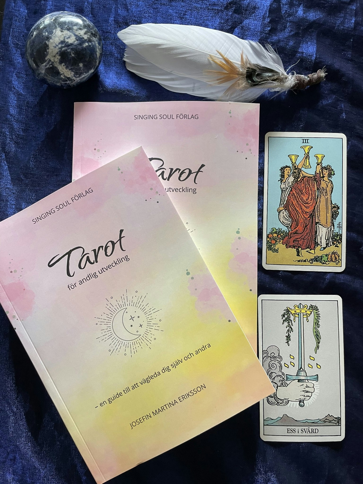 Bilden visar en Tarotbok