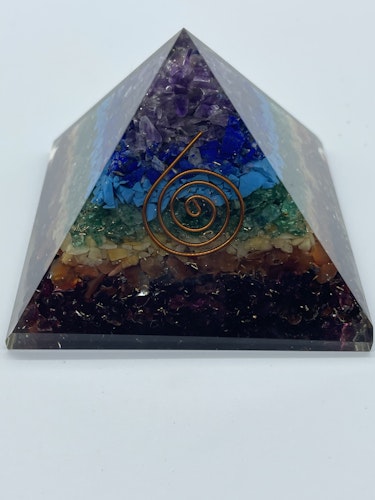 Orgonitpyramid Chakra (200g)