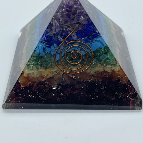 Orgonitpyramid Chakra (200g)