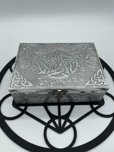 Tarotbox med omslag i metall
