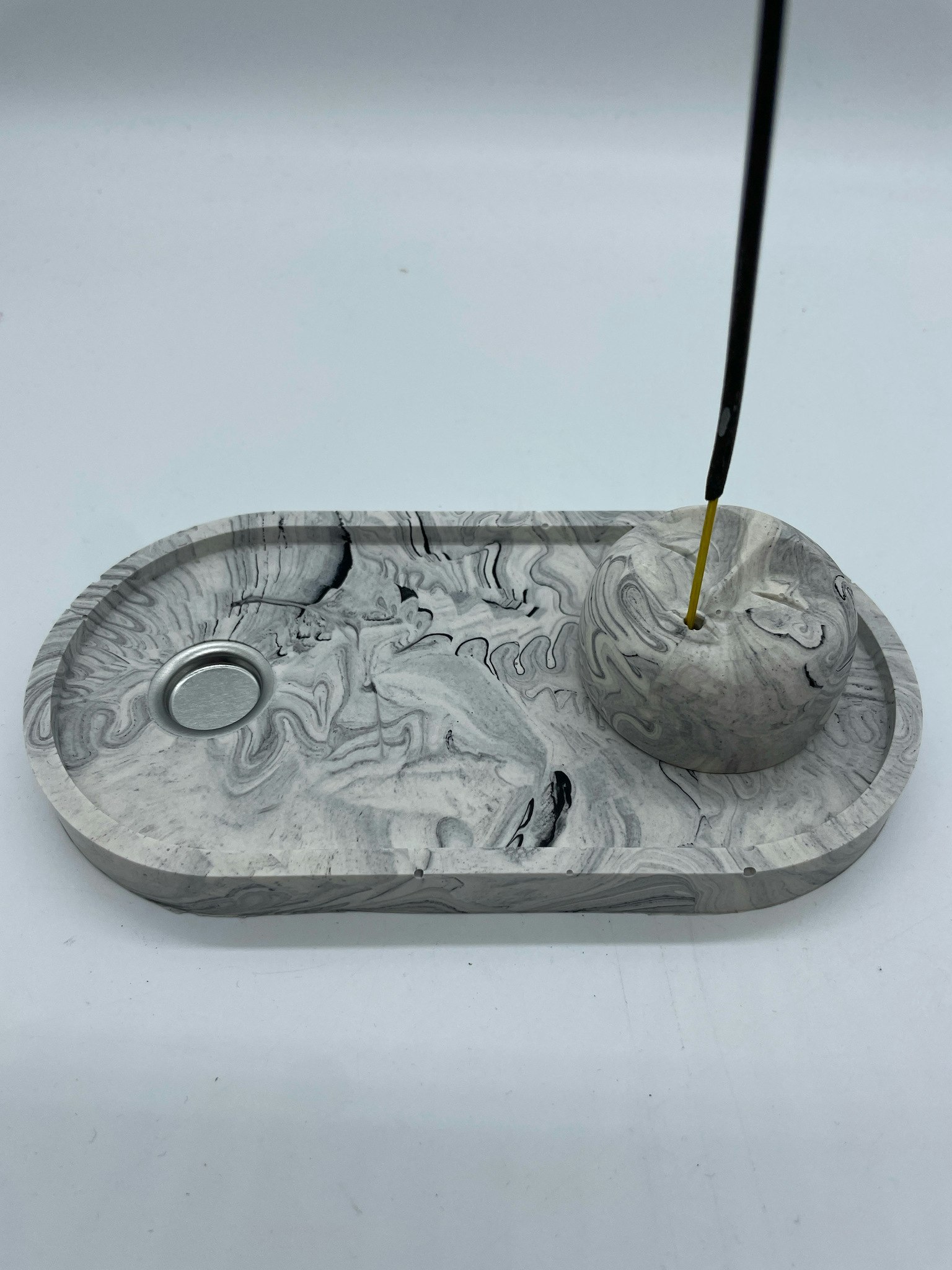 Jesmonite Rökelsebricka med metalldel (i butiken)