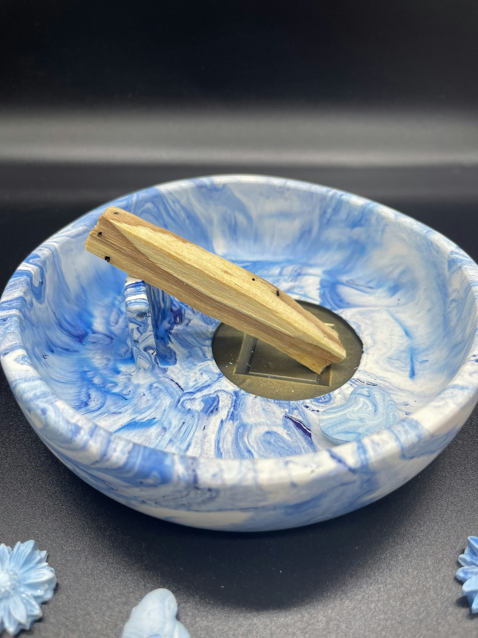 Jesmonite rund 299kr olika färger i butiken