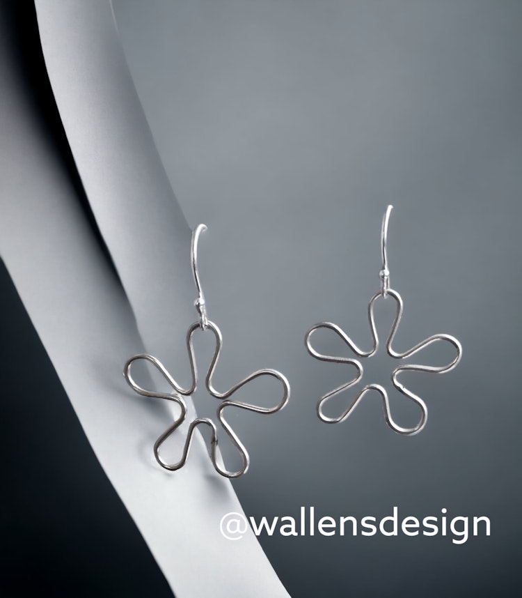 Modesty örhängen,  blomma i äkta silver (slim)