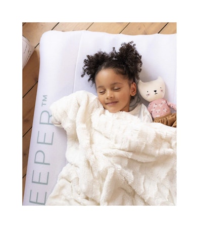 JetKids™ by Stokke® CloudSleeper™ Oppblåsbar Reiseseng