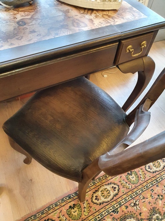 Unikt Skrivbord/Sminkbord med Stol