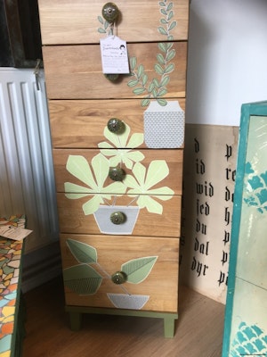 Ekbyrå med blommor