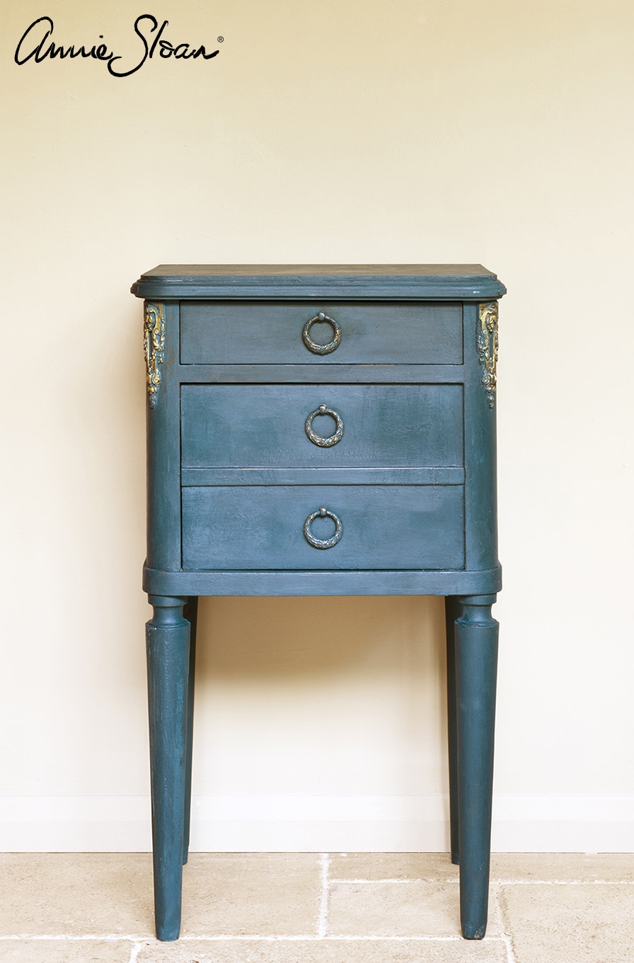 Annie Sloan Chalk paint Aubusson Blue  målad byrå Glada ungmöns diversehandel bild 6