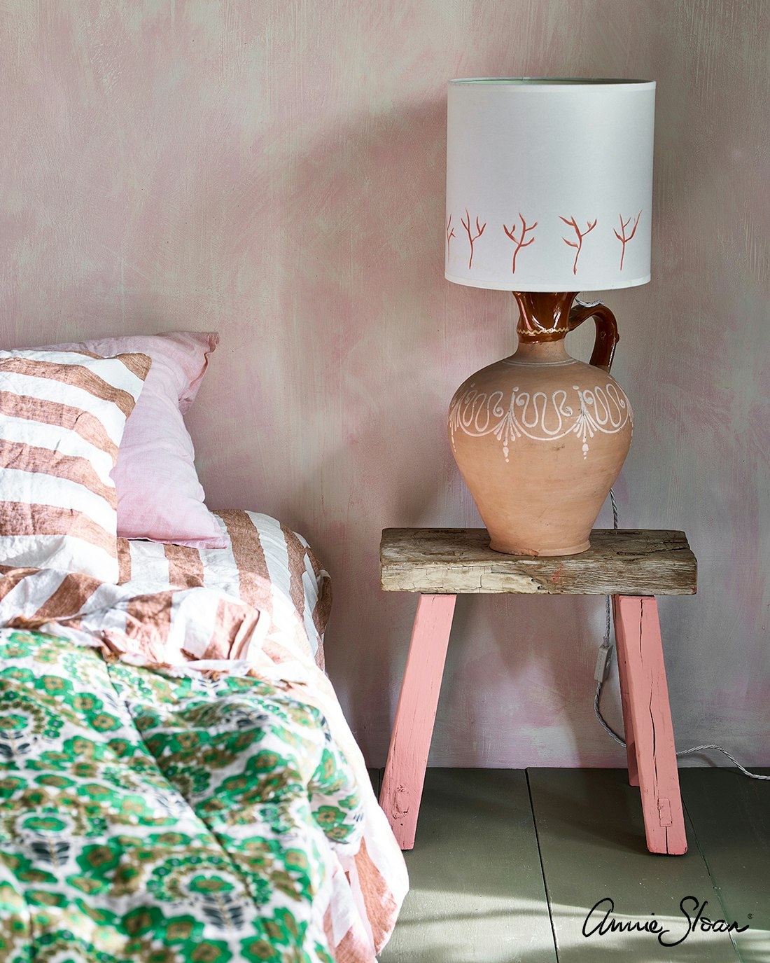 Annie Sloan Chalk paint Scandinavian Pink  målad pall vägg Glada ungmöns diversehandel bild 9