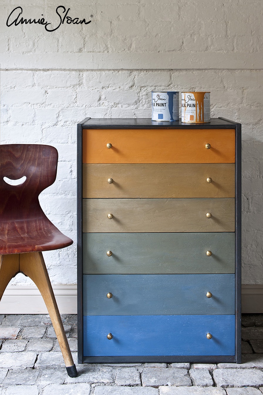 Annie Sloan Chalk paint Barcelona målat skåp Glada ungmöns diversehandel bild 10