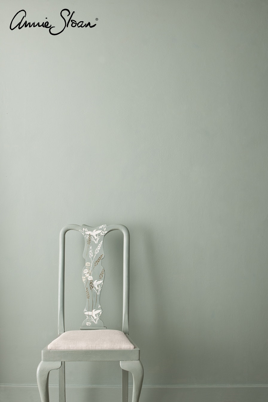 Annie Sloan Chalk paint Duck Egg Blue målad stol vägg Glada ungmöns diversehandel bild 10