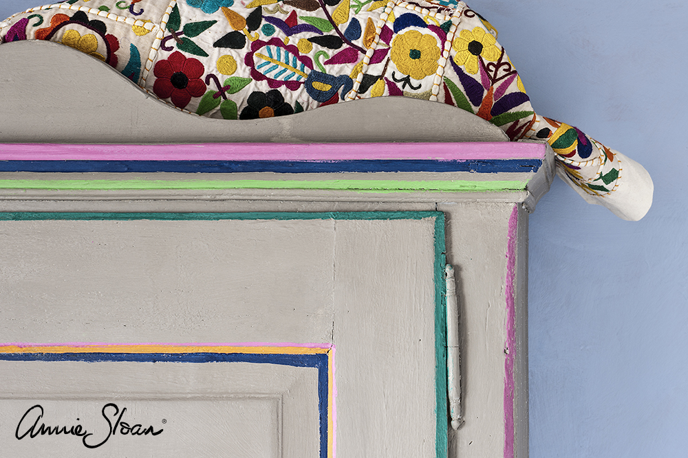 Annie Sloan Chalk paint French Linen målat skåp interiör Glada ungmöns diversehandel bild 14