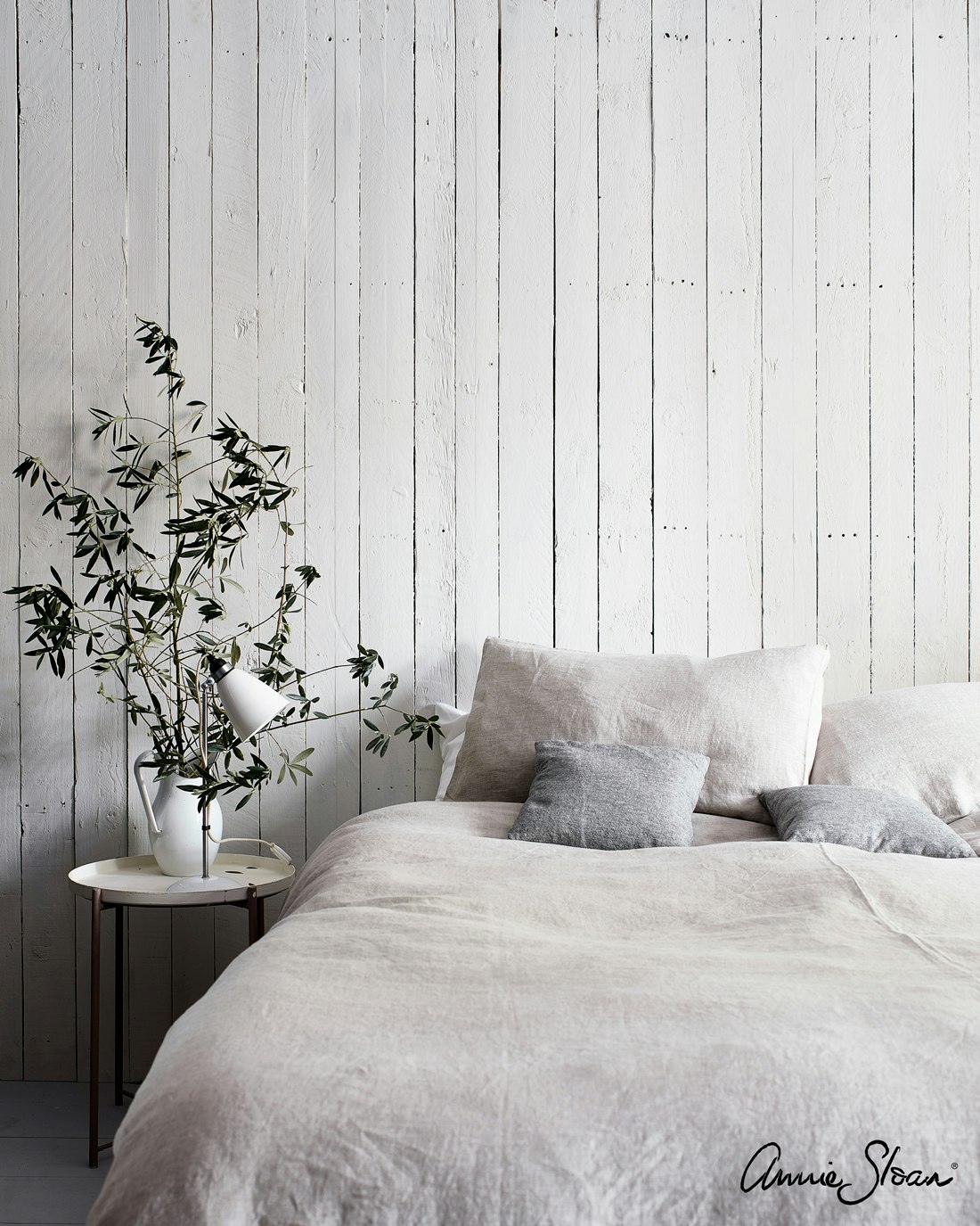 Annie Sloan Chalk paint Old White målad vägg interiör Glada ungmöns diversehandel bild 12