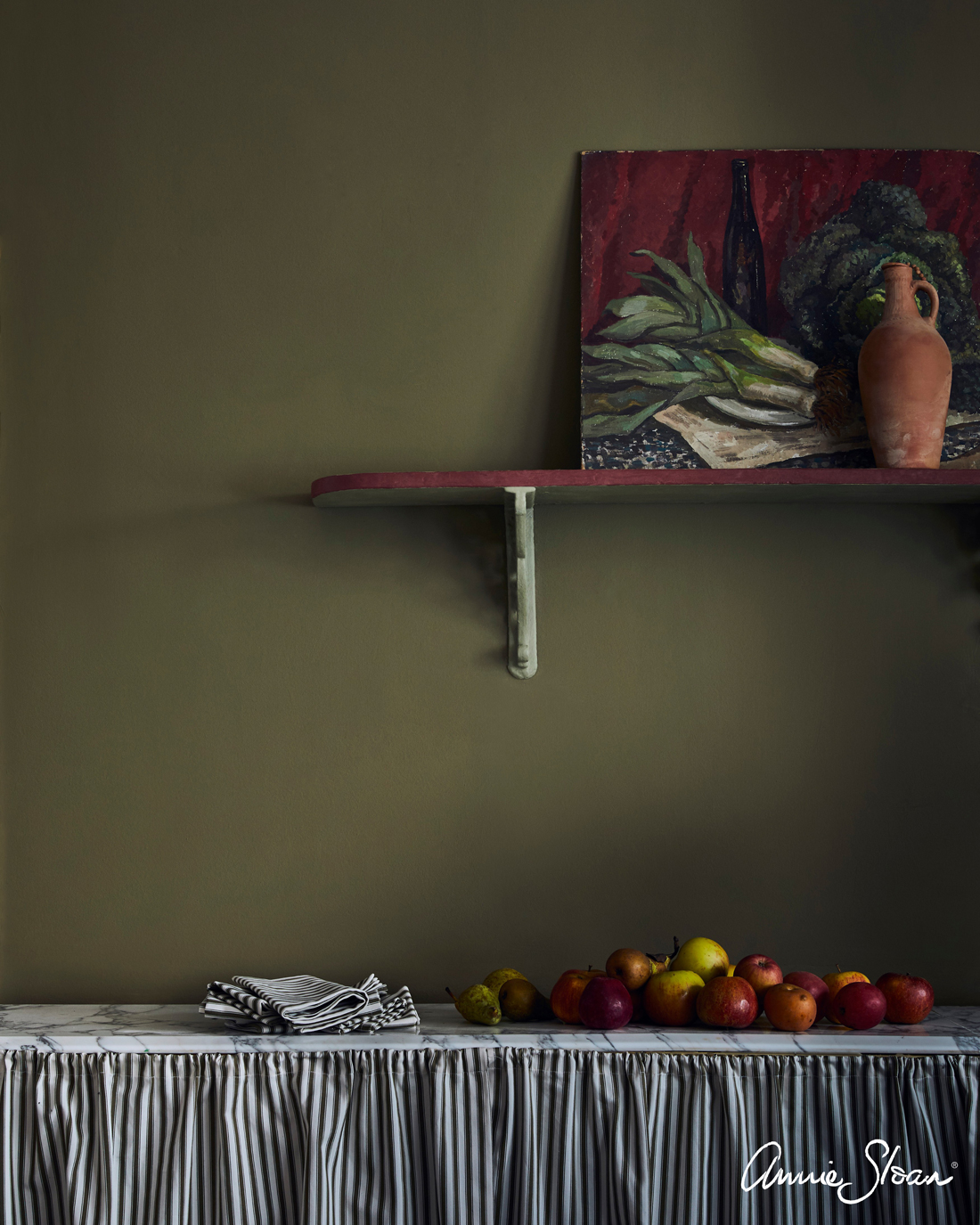 Annie Sloan Chalk paint Olive målad vägg kök interiör Glada ungmöns diversehandel bild 12
