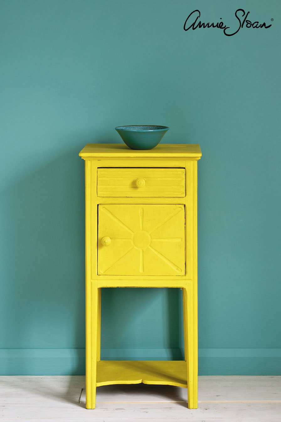 Annie Sloan Chalk paint English Yellow målat skåp Glada ungmöns diversehandel bild 13