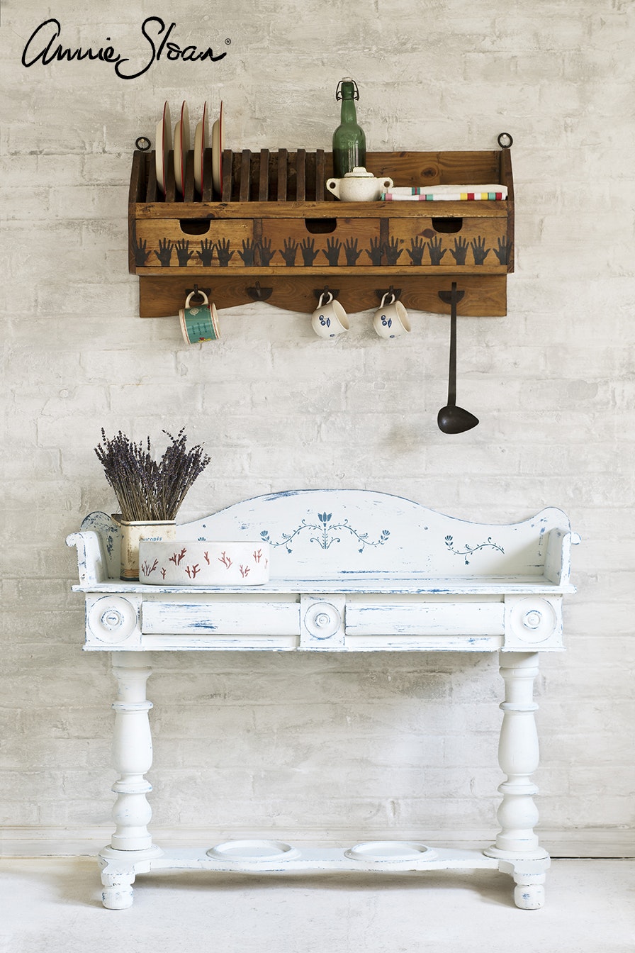 Annie Sloan Chalk paint Old White målad byrå skåp schablon stencil interiör Glada ungmöns diversehandel bild 14