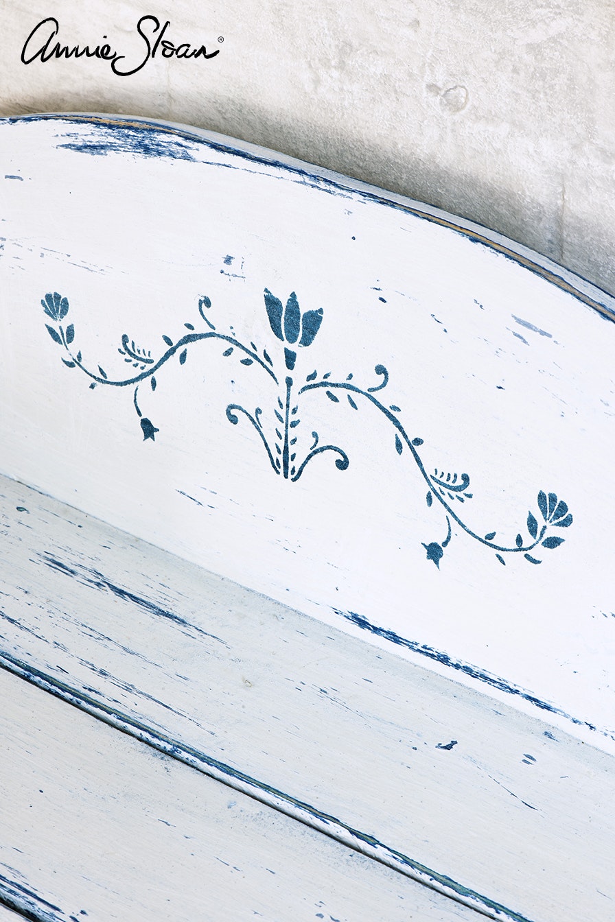 Annie Sloan Chalk paint Old White målad byrå skåp schablon stencil interiör Glada ungmöns diversehandel bild 15