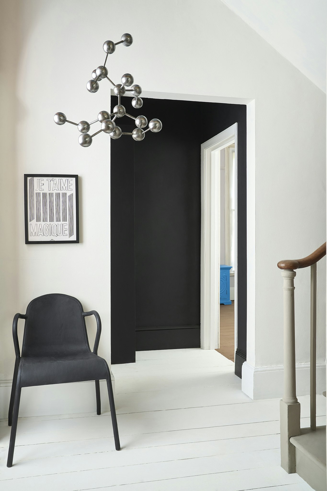 Annie Sloan Wall Paint Athenian Black väggfärg interiör svart kolsvart dörrfoder glada ungmöns diversehandel 6