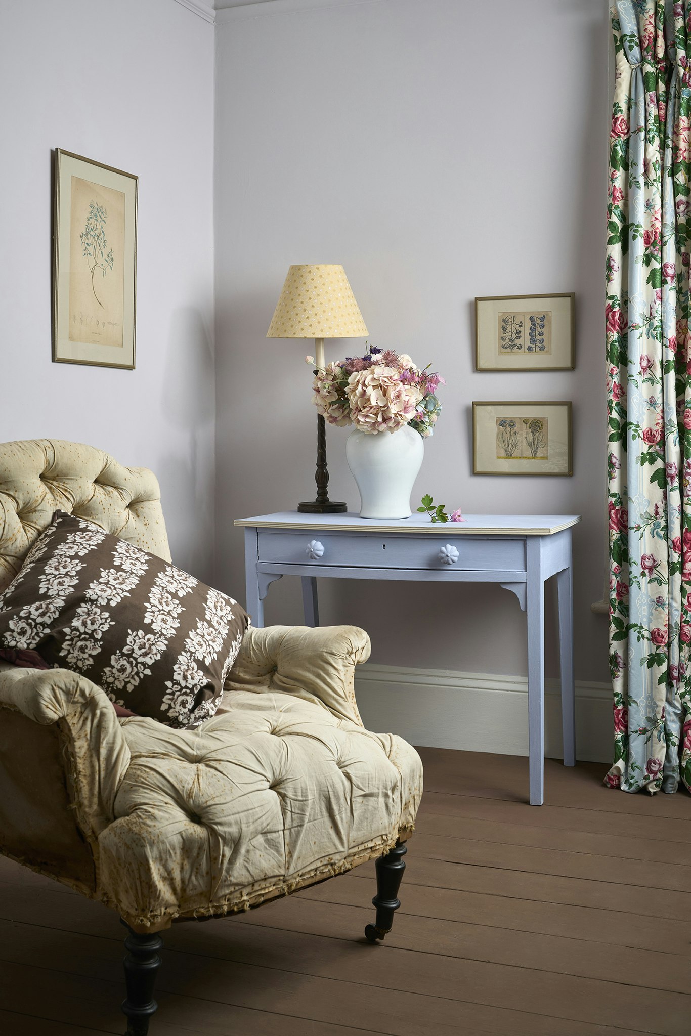 Annie Sloan Wall Paint Adelphi väggfärg grå interiör rum möbler glada ungmöns diversehandel 4