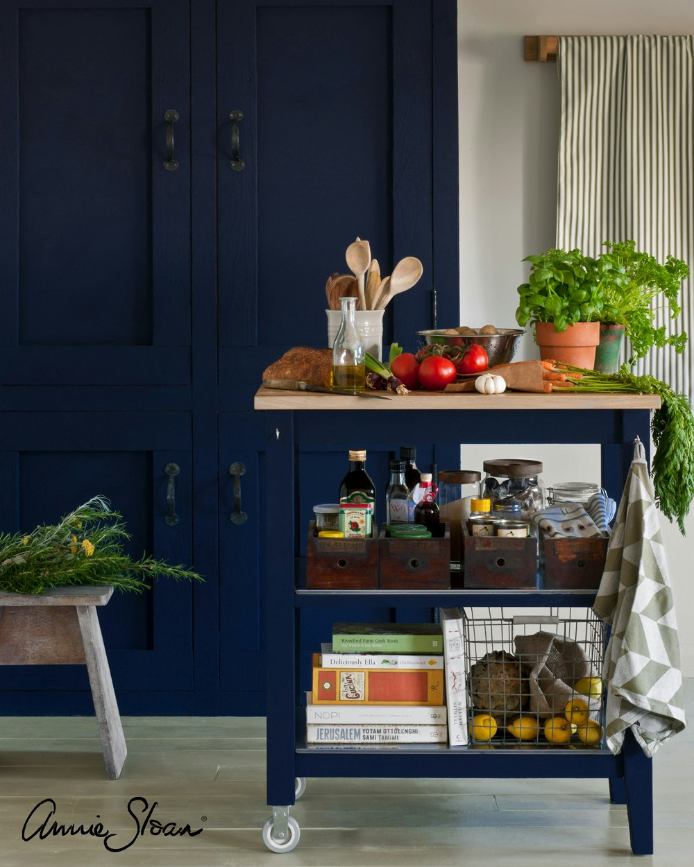 Annie Sloan Wall Paint Oxford Navy, Väggfärg, Mörkt Blå, Mörkblå, Glada Ungmön