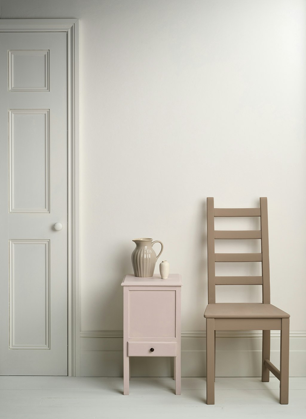 Annie Sloan Wall Paint Pure, Vitaste vitt, Väggfärg, Glada ungmön