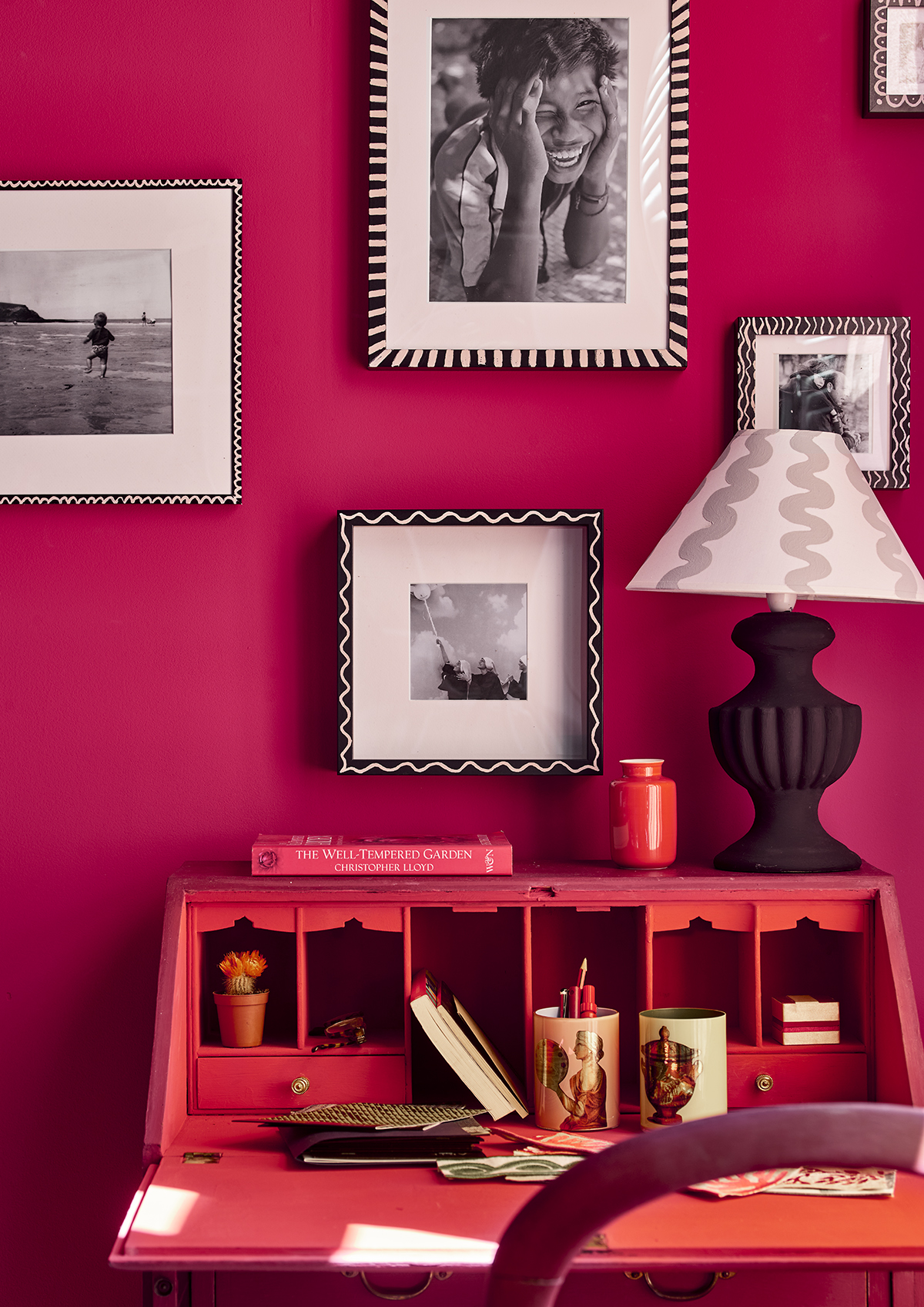 Annie Sloan Wall Paint  Capri Pink väggfärg rosa cerise  interiör glada ungmöns diversehandel 1