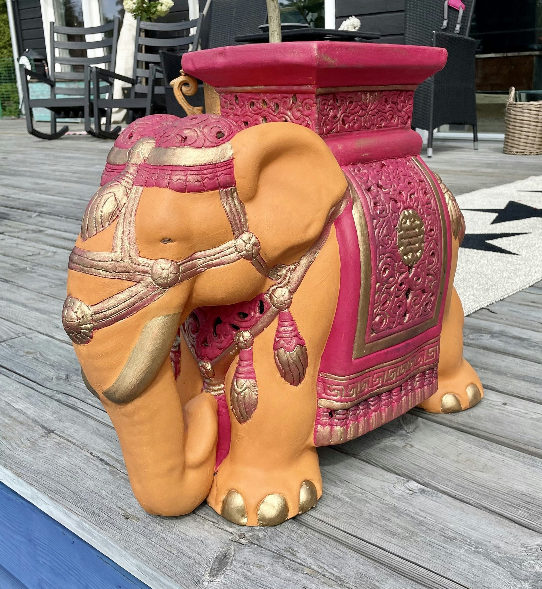 Porslin elefant, Färgglad elefant, Elefant i porslin, Unik prydnad, Annie Sloan, Porslin figur,