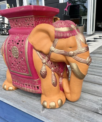 Elefant i porslin