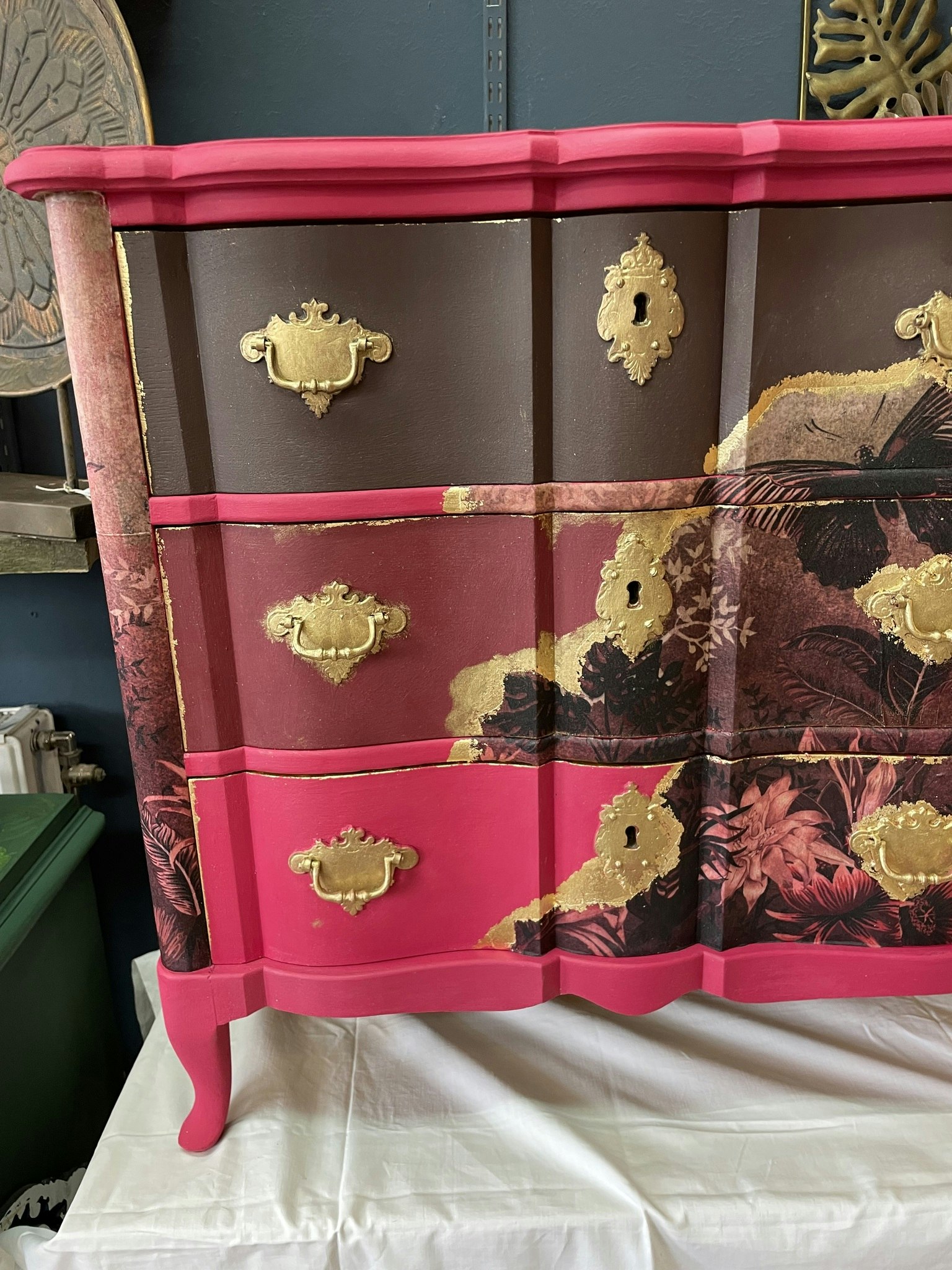 Unik möbel, Byrå, Rosa och guld, Decoupage, Rosa byrå,