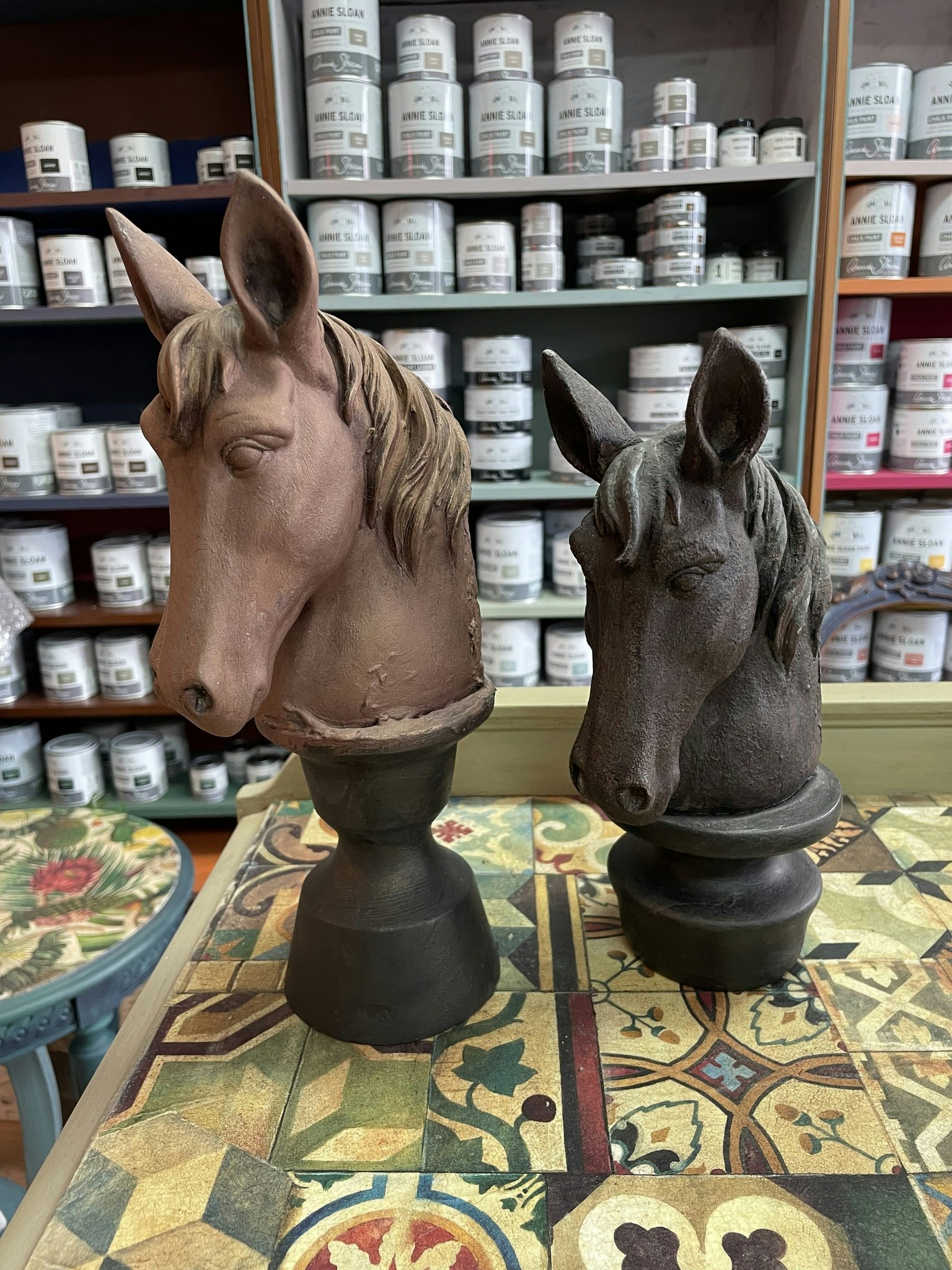 Häst, Skulptur, Hästhuvud, Hästskulptur, Mosaik, Prydnad,  Häst i svart, Häst i brunt, Unik skulptur, Prydnads pjäs
